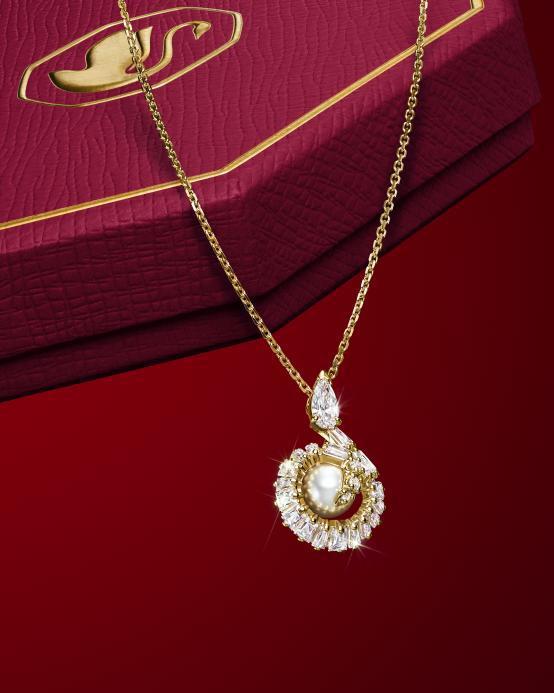 上Swarovski Snake系列绽放闪耀魅力开元ky棋牌施华洛世奇算什么档次？新年已至快戴(图2)