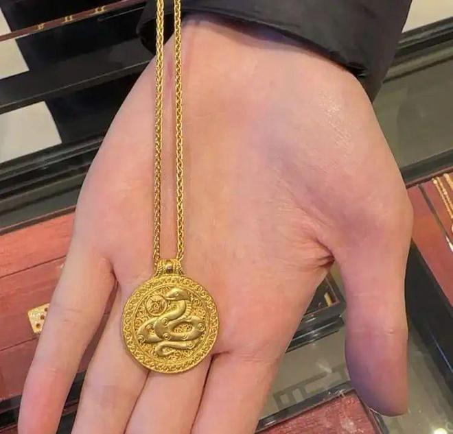 顾客惊呼：“不会1克要上1000元吧？”ky开元棋牌春节后热度不减依旧大排长龙！(图3)