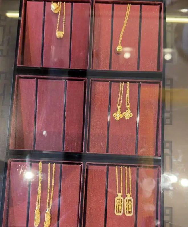 顾客惊呼：“不会1克要上1000元吧？”ky开元棋牌春节后热度不减依旧大排长龙！(图7)